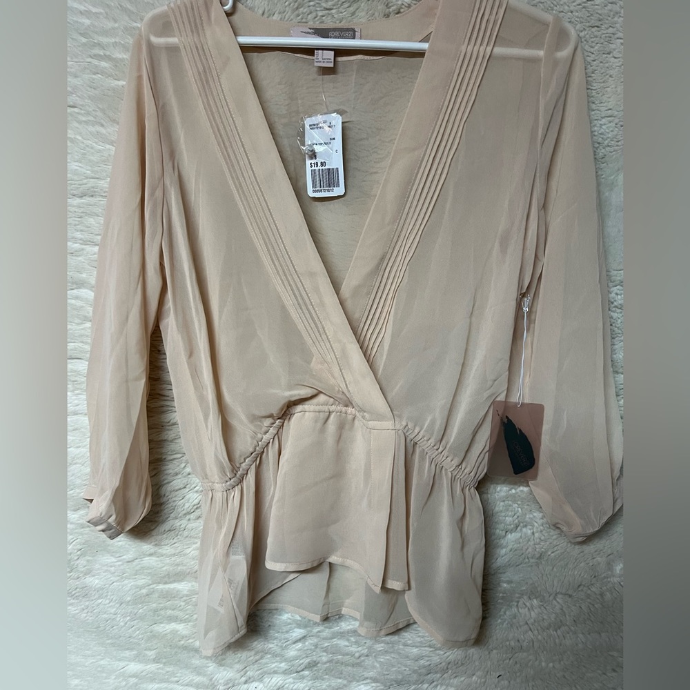 Brand new cream beige Forever 21 blouse. Small